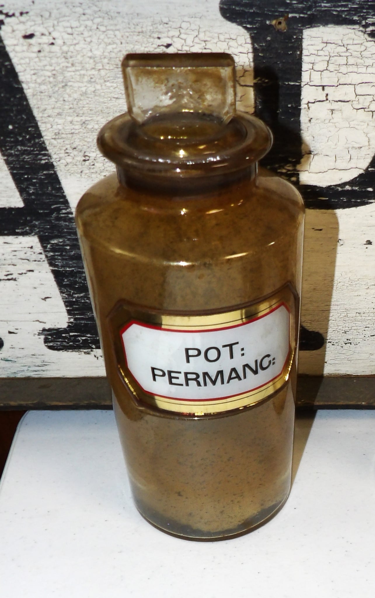 Label Under Glass Apothecary Bottle - POT: PERMANG
